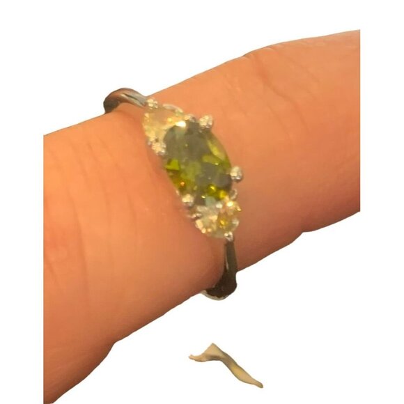 New Women's Cute & Dainty peridot/Clear CZ - Picture 4 of 6